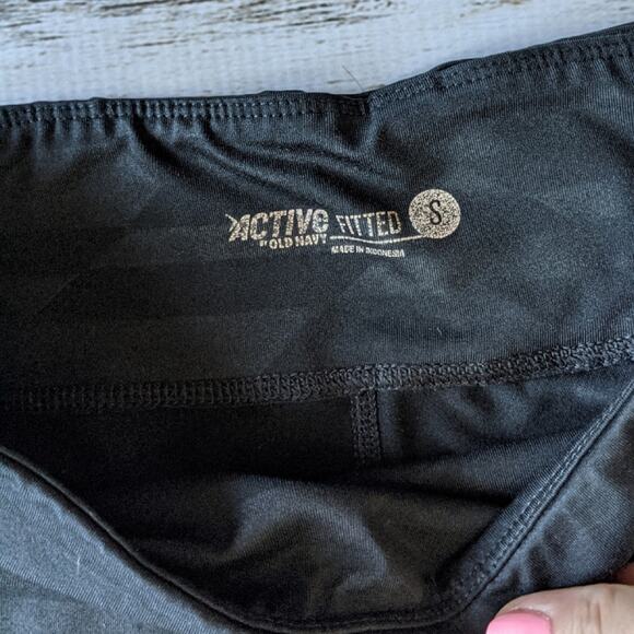 Old Navy Athletic Cropped Yoga Pants Sz Small - Picture 6 of 6